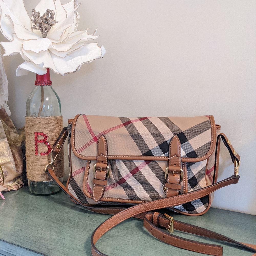 SOLD 🍎🍎🍎BURBERRY crossbody bag